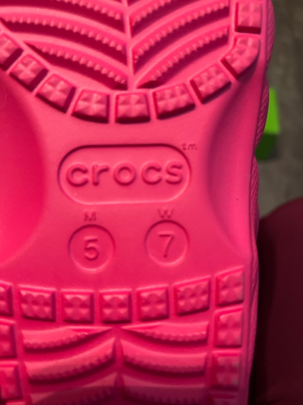 Crocs Classic Lined Overpuff Clog Dragon Fruit Pink Fleece Lined M5 W7 NWT - Picture 4 of 5